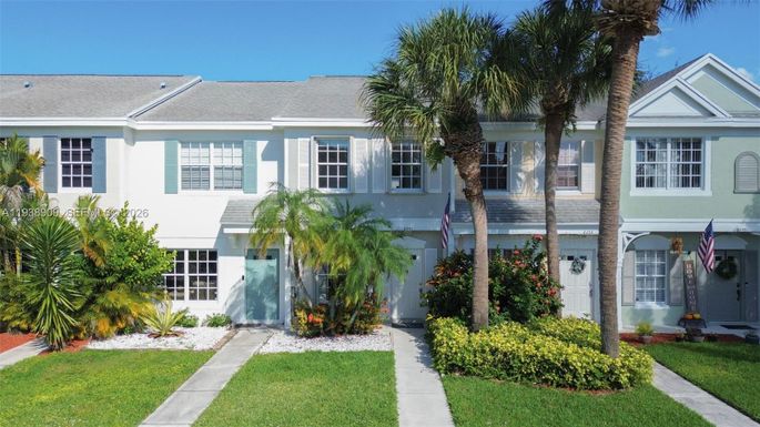 8251 San Carlos Cir, Tamarac FL 33321