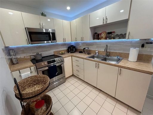 8251 NW 8th St # 214, Miami FL 33126