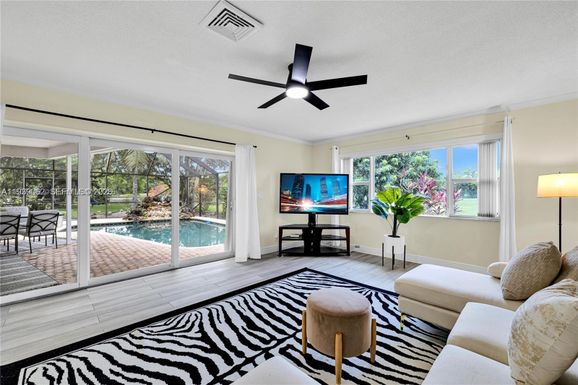 5706 Guava Dr, Tamarac FL 33319