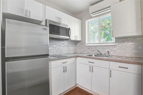 793 NW 91st St # 5, Miami FL 33150