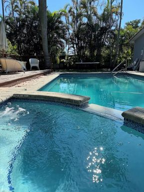 1811 N 40th Ave, Hollywood FL 33021