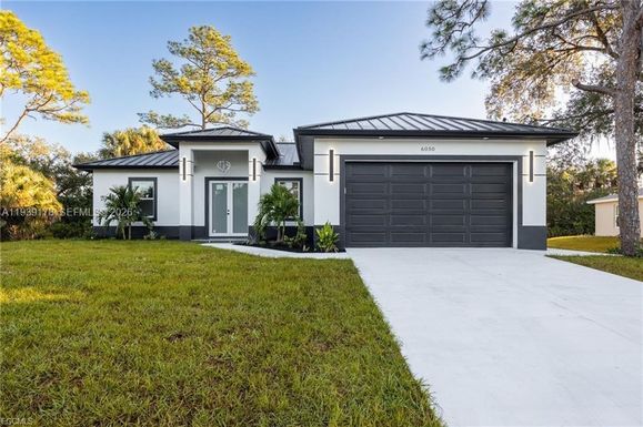 6050 N Moss Cir, La Belle FL 33935