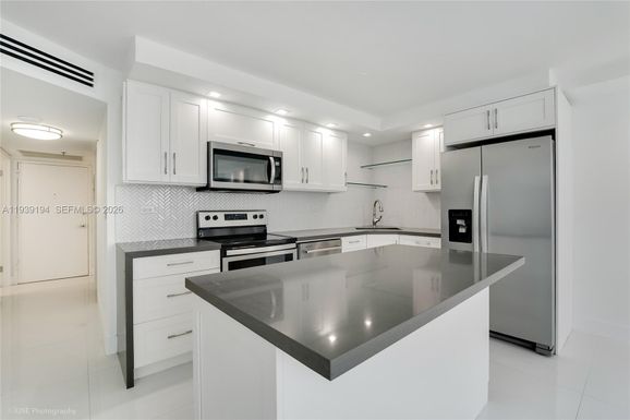 6039 Collins Ave # 1222, Miami Beach FL 33140