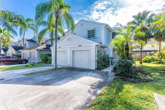 11824 SW 99th St, Miami FL 33186