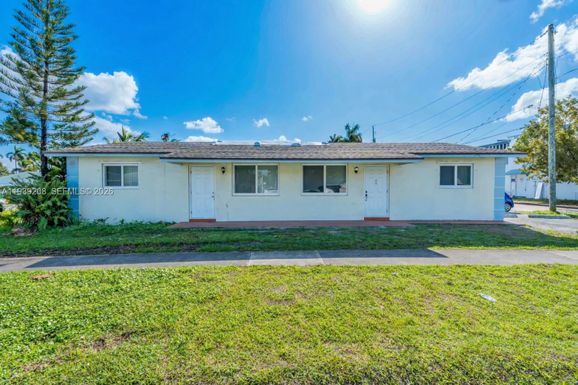 137 NE 1st Ct # a, Dania Beach FL 33004