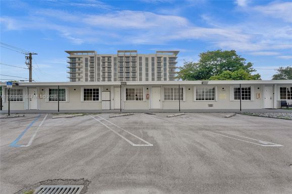 1085 NE 126th St # 2, North Miami FL 33161