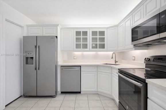 2201 S Ocean Dr # 407, Hollywood FL 33019