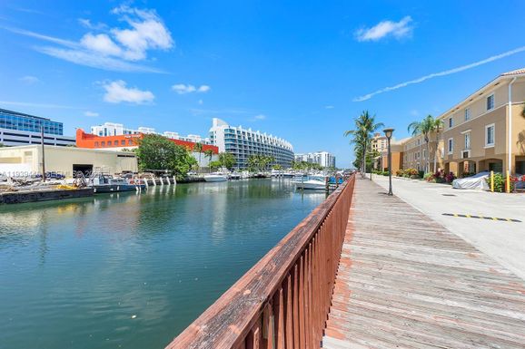 2861 NE 185th St # 302, Aventura FL 33180