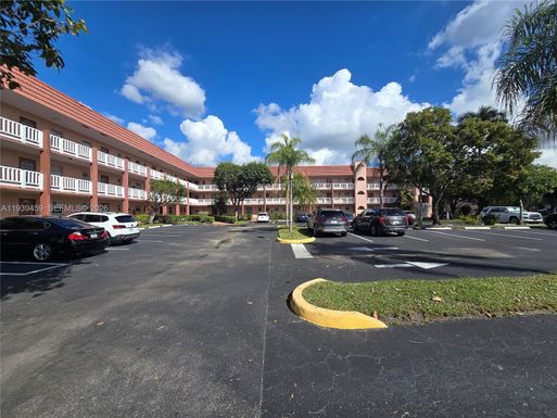 9441 Sunrise Lakes Blvd # 108, Sunrise FL 33322