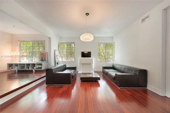 1025 Michigan Ave # 2C, Miami Beach FL 33139