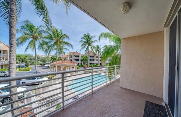 2711 Ocean Club Blvd # 207, Hollywood FL 33019