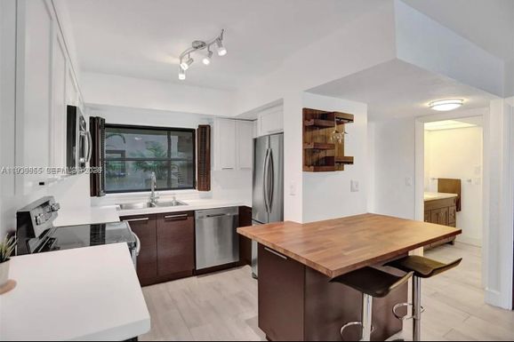 6060 S Falls Cir Dr # 205, Lauderhill FL 33319