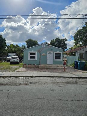 2944 NW 44th St, Miami FL 33142