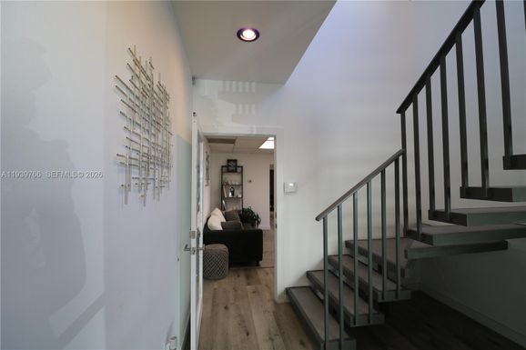 7452 SW 48th St, Miami FL 33155