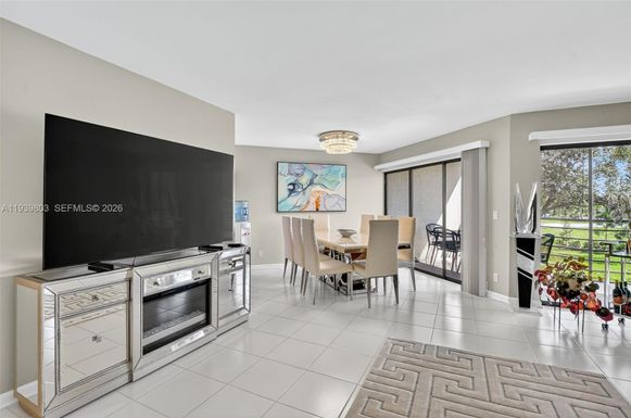 5901 Camino Del Sol # 207, Boca Raton FL 33433