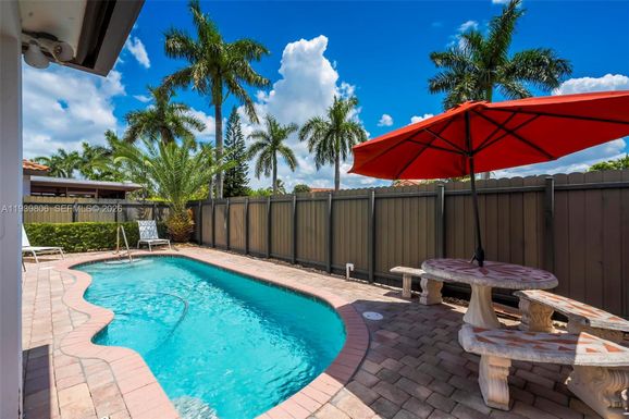 945 NW 132nd Ave W, Miami FL 33182