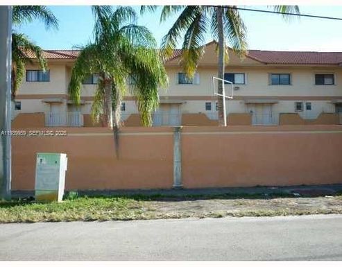 220 W 68th St # 101, Hialeah FL 33014