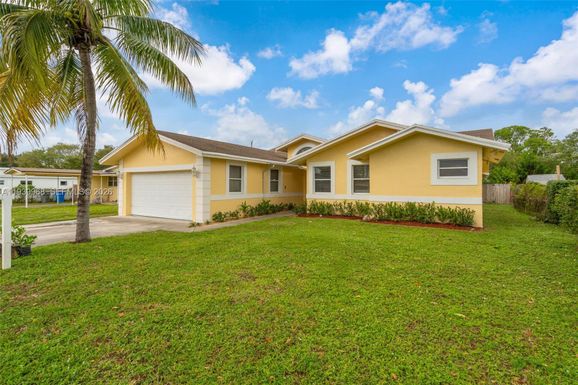 4501 SW 26th St, West Park FL 33023