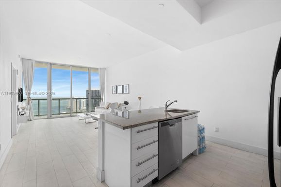 888 Biscayne Blvd # 5002, Miami FL 33132