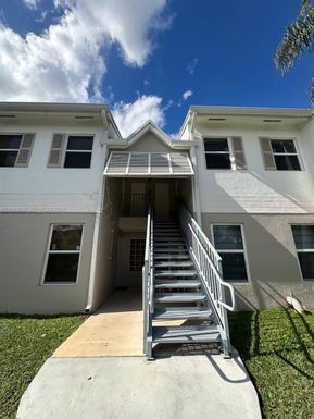 17500 NW 67th Pl # 4, Hialeah FL 33015