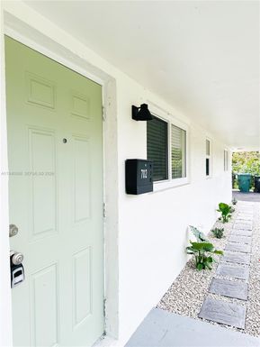 700 NW 18th St, Fort Lauderdale FL 33311