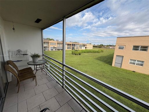 9101 Sunrise Lakes Blvd # 218, Sunrise FL 33322