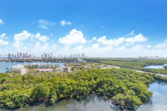 16385 Biscayne Blvd # 2017, North Miami Beach FL 33160