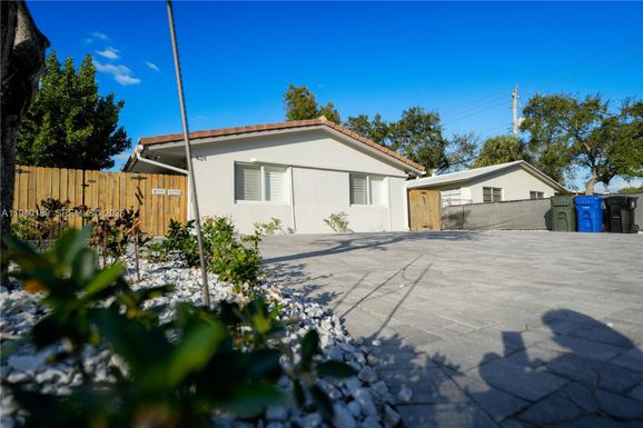 421 SW 14th Ct, Fort Lauderdale FL 33315