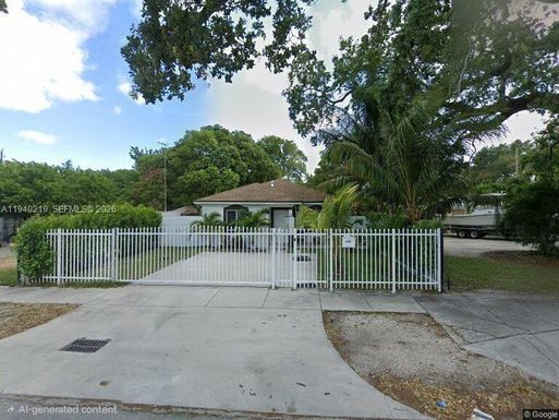 1940 NW 48th St, Miami FL 33142
