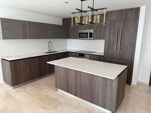 68 SE 6th St # 2410, Miami FL 33131