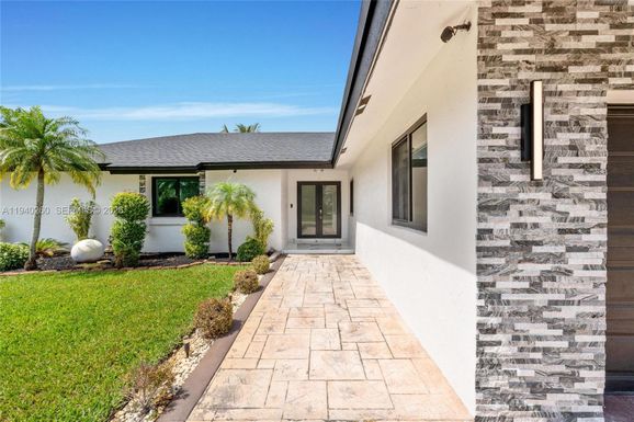 730 SW 95th Ter, Pembroke Pines FL 33025