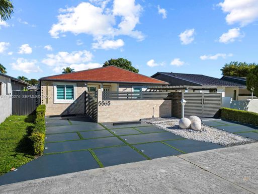 5565 NW 193rd Ln, Miami Gardens FL 33055