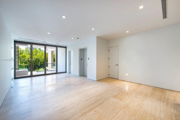 311 Meridian Ave # 302, Miami Beach FL 33139