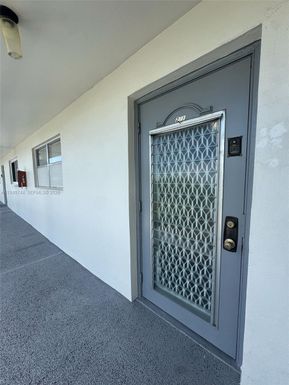 8450 Sunrise Lakes Blvd # 211, Sunrise FL 33322