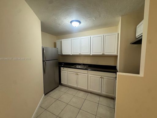 1200 NW 9th St # B, Fort Lauderdale FL 33311