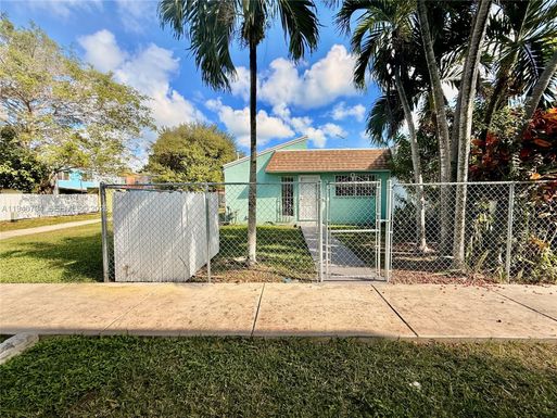 617 NW 10th St, Miami FL 33136