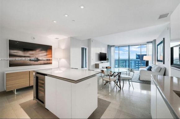 88 SW 7th St # 1904, Miami FL 33130