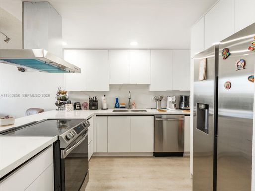 1825 W 44th Pl # 1205, Hialeah FL 33012