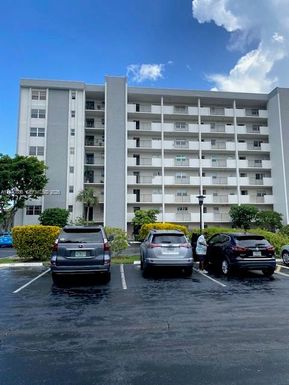 5860 NW 44th St # 102, Lauderhill FL 33319