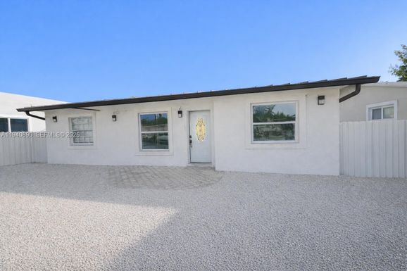 933 NW 3rd Ter, Florida City FL 33034