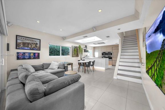 208 Jefferson Ave # 113, Miami Beach FL 33139