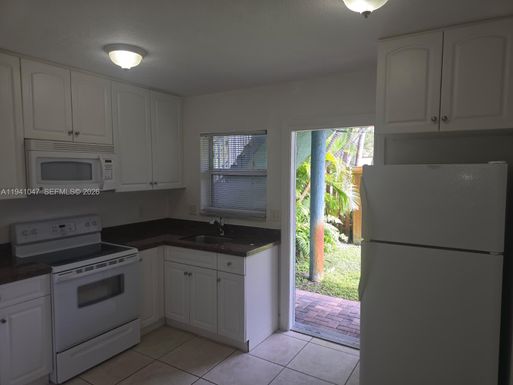 3260 NE 19th AVE Apt 2, Hollywood FL 33306