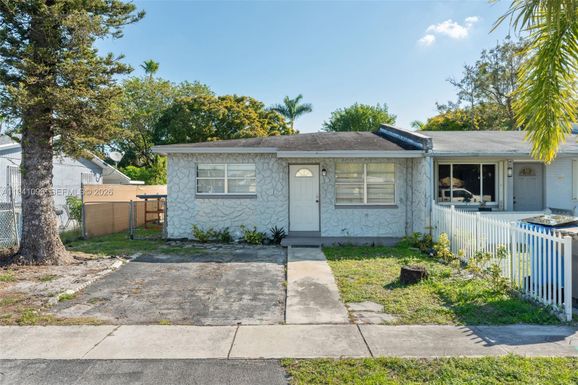 3805 SW 54th Ave, West Park FL 33023