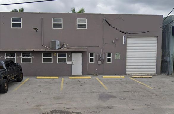 1665 W 33rd Pl, Hialeah FL 33012