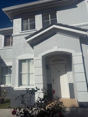 7325 NW 174  te # 104, Miami Lakes FL 33015