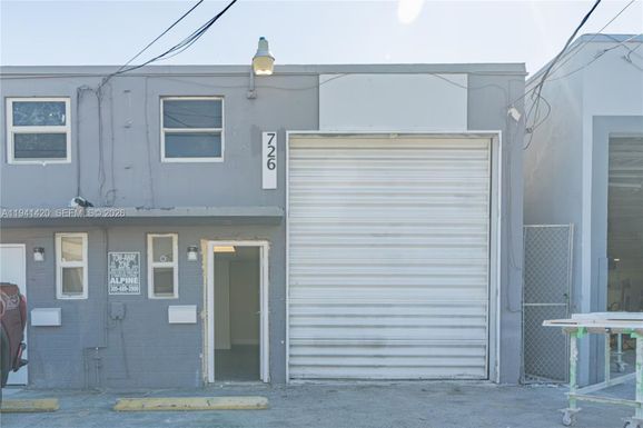 726 W 28th St, Hialeah FL 33010