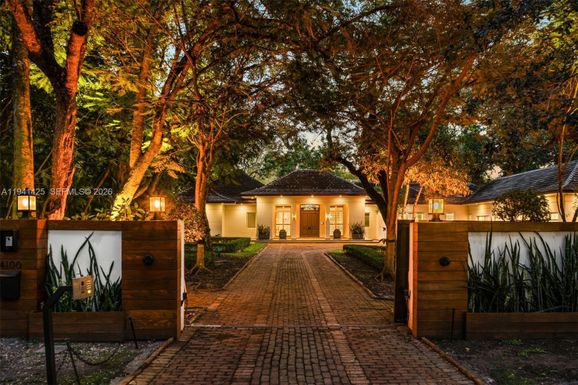 4100 Kiaora St, Miami FL 33133