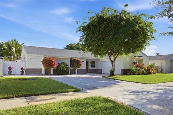 19463 NW 62nd Pl, Hialeah FL 33015