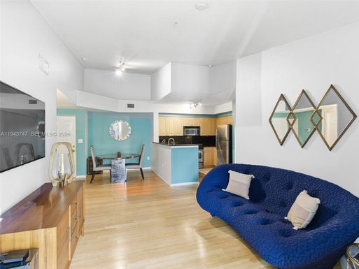 6861 SW 44th St # 304, Miami FL 33155