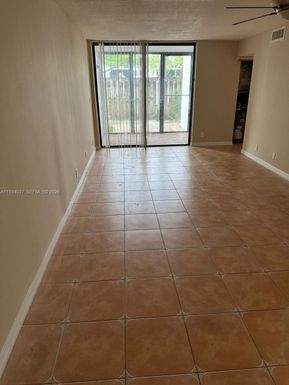 216 Lake Pointe Dr # 120, Oakland Park FL 33309